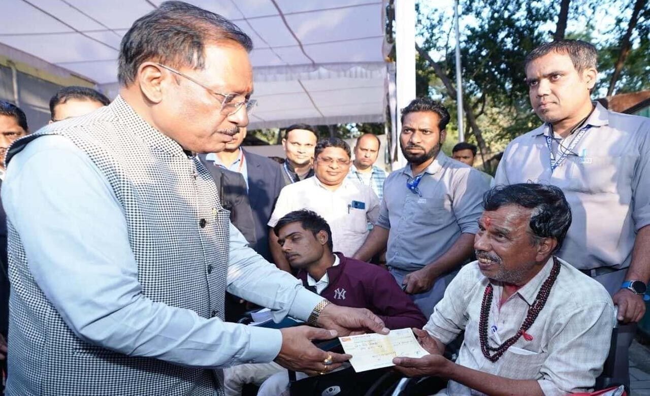 संवेदनशील शासन की मिसाल: जनदर्शन में मुख्यमंत्री विष्णु देव साय ने मौके पर सुलझाईं समस्याएँ