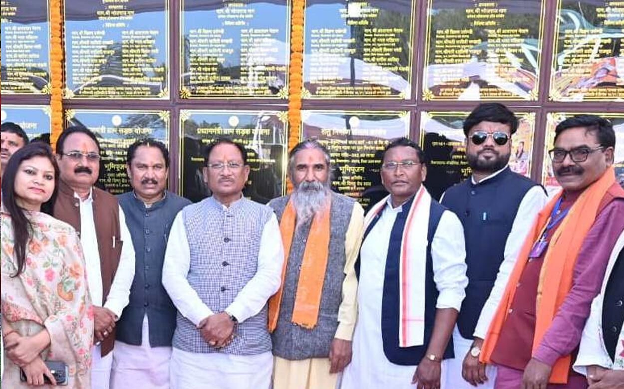 CM Vishnudeo: कांकेर जिले को 284 करोड़ रूपए के विकास कार्यों की सौगात, बंग समाज के 135 ग्रामों की प्राथमिक शालाओं में नये शिक्षा सत्र से बांग्ला भाषा में शिक्षा प्रांरभ करने की घोषणाएं