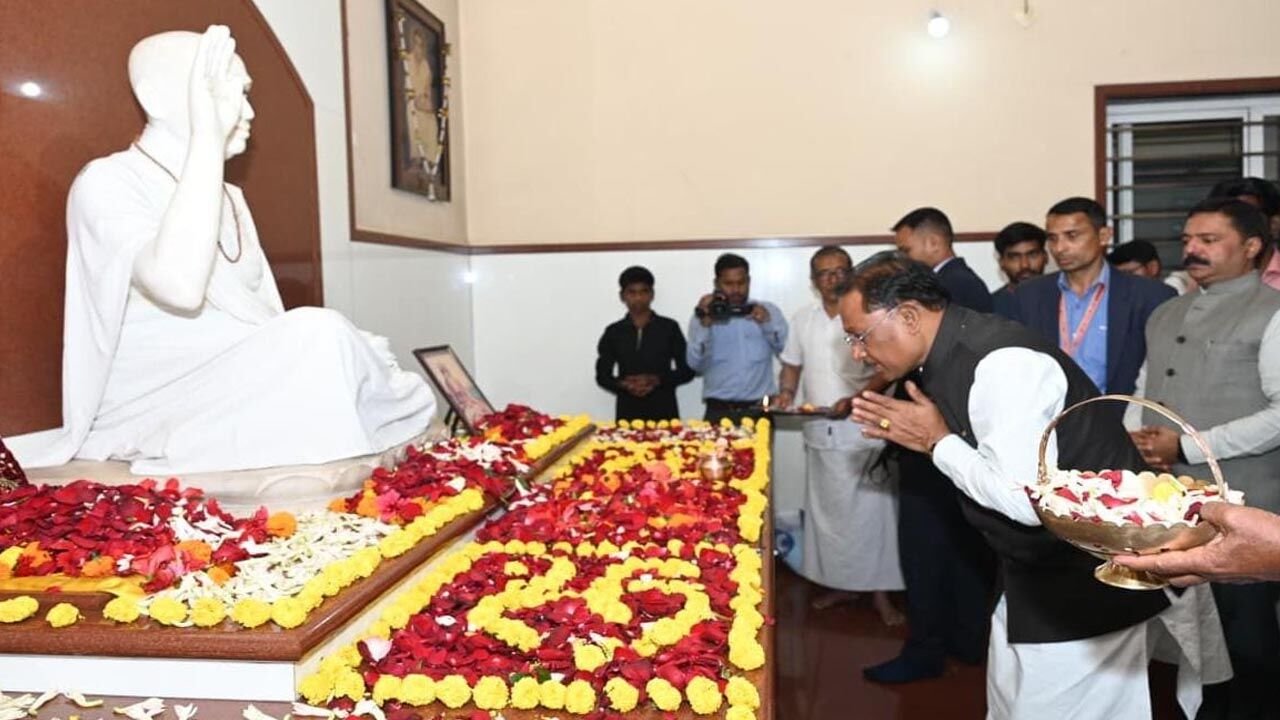 CM Vishnudeo Sai: रायगढ़ प्रवास के दौरान अघोर गुरु पीठ पहुंचे मुख्यमंत्री, गुरु दर्शन कर लिया आशीर्वाद