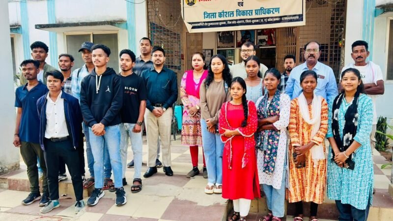 नक्सल प्रभावित सुकमा के 35 युवा रोजगार के लिए चेन्नई रवाना, पहली बार घर से बाहर जाकर रोजगार प्राप्त करने का मिला अवसर