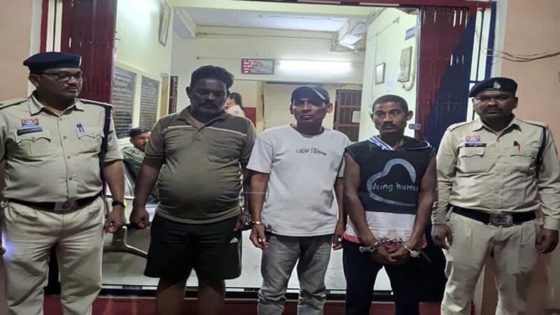 Dhamtari News: देह व्यापार का खुलासा, किराए के मकान में चल रहा था पूरा खेल, पुलिस पहुंची तो 2 युवतियां समेत 4 को पकड़ाए, मौके से नगदी, मोबाइल, दवाइयां व अन्य सामग्री जब्त