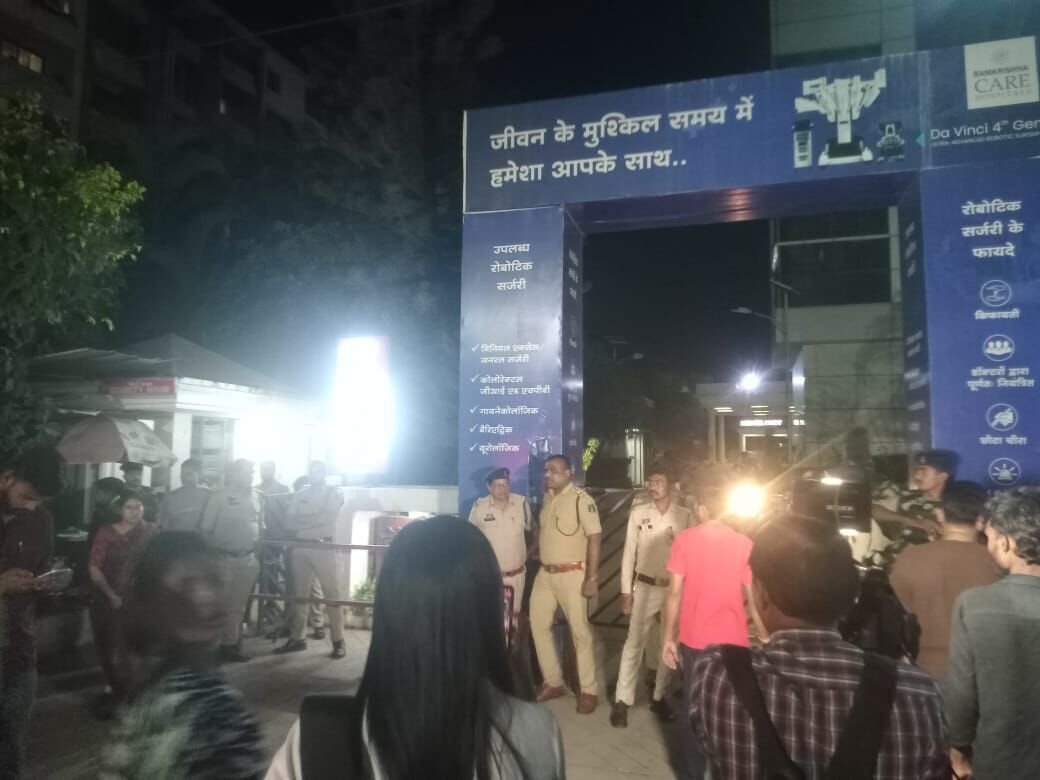 रामकृष्ण केयर हॉस्पिटल में बड़ा हादसा: सेप्टिक टैंक सफाई के दौरान तीन स्वीपरों की मौत, अस्पताल के बाहर परिजनों का हंगामा