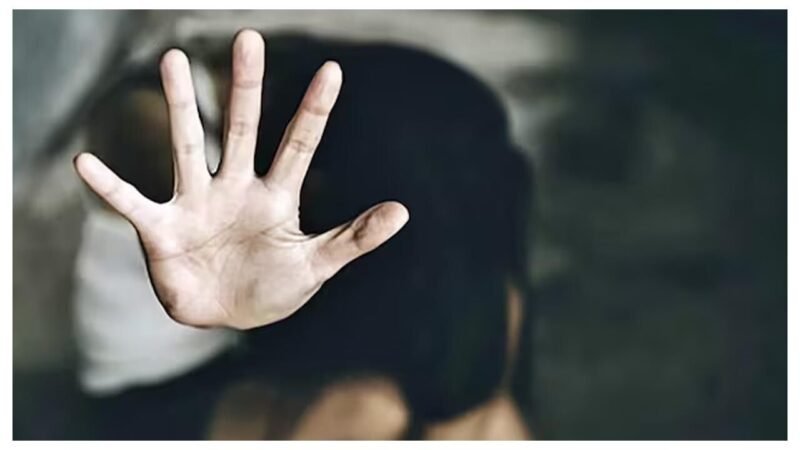 Raipur News: रायपुर में चार साल की बच्ची से अनाचान, पड़ोसी के घर छोड़कर मां गई थी बैंक…