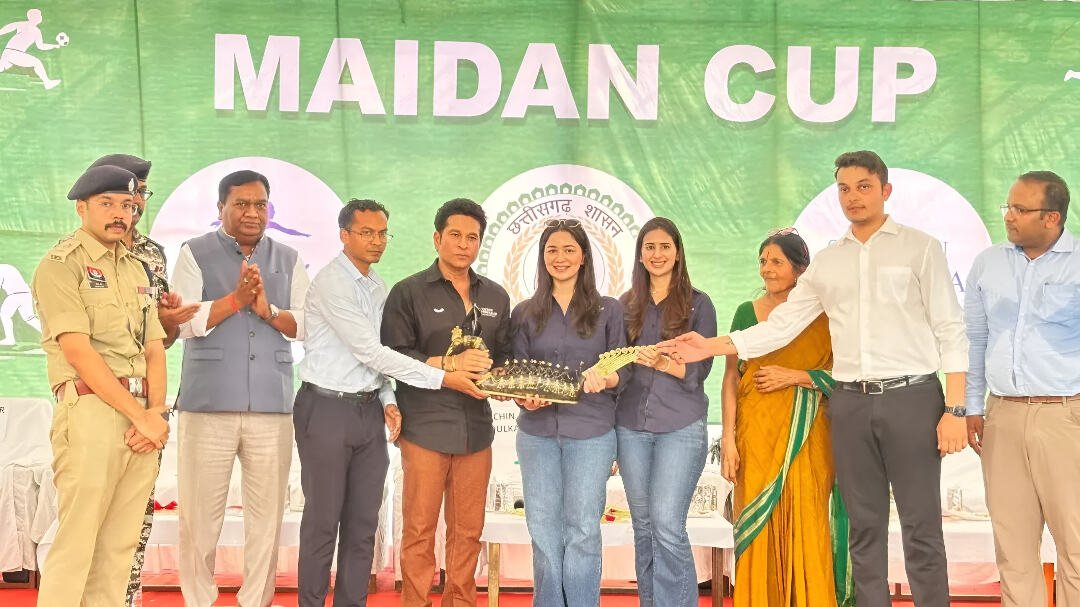 Sachin Tendulkar Foundation: दंतेवाड़ा में सचिन तेंदुलकर की 'मैदान कप' पहल, 50 स्कूलों में बनेंगे प्लेग्राउंड, बेटी सारा भी बनीं नई डायरेक्टर