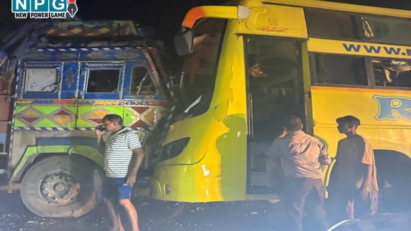CG में भीषण सड़क हादसा, सवारियों से भरी बस की ट्रक से जोरदार टक्कर, 19 यात्री घायल, तीन गंभीर