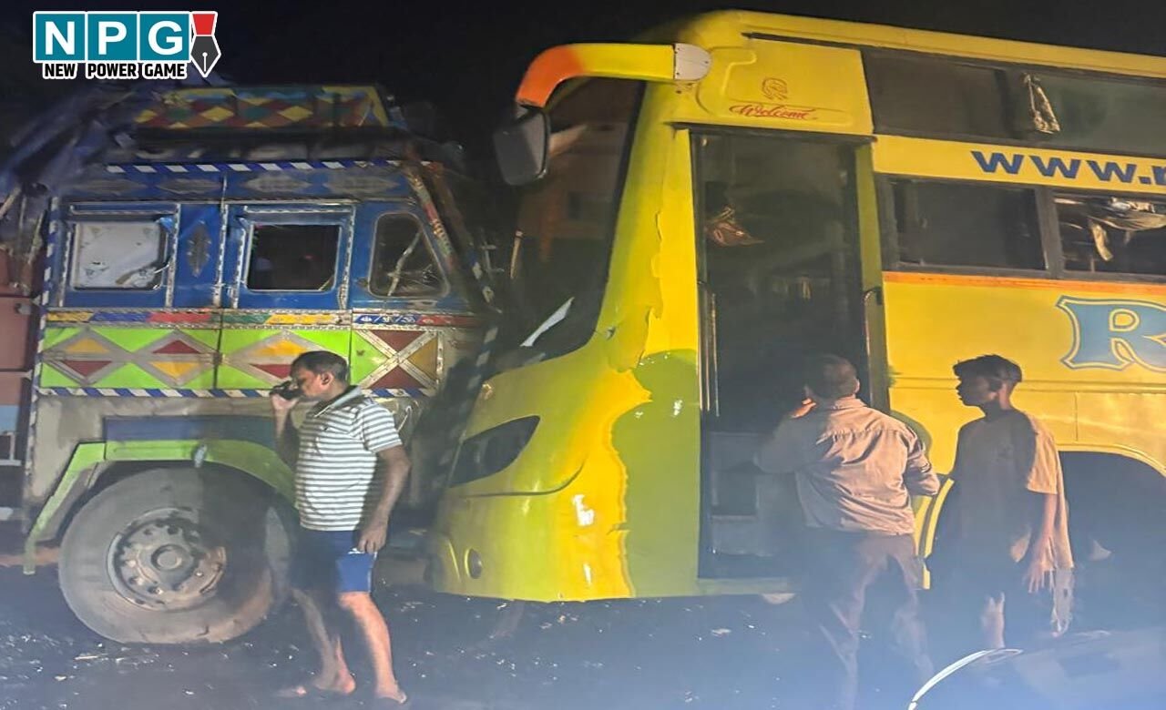 CG में भीषण सड़क हादसा, सवारियों से भरी बस की ट्रक से जोरदार टक्कर, 19 यात्री घायल, तीन गंभीर
