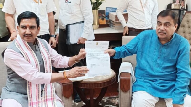 CG News: बिलासपुर को ट्रैफिक जाम से मिलेगी राहत: ₹827 करोड़ की 4-लेन रिंग रोड के लिए केंद्रीय मंत्री तोखन साहू ने नितिन गडकरी से की मुलाकात