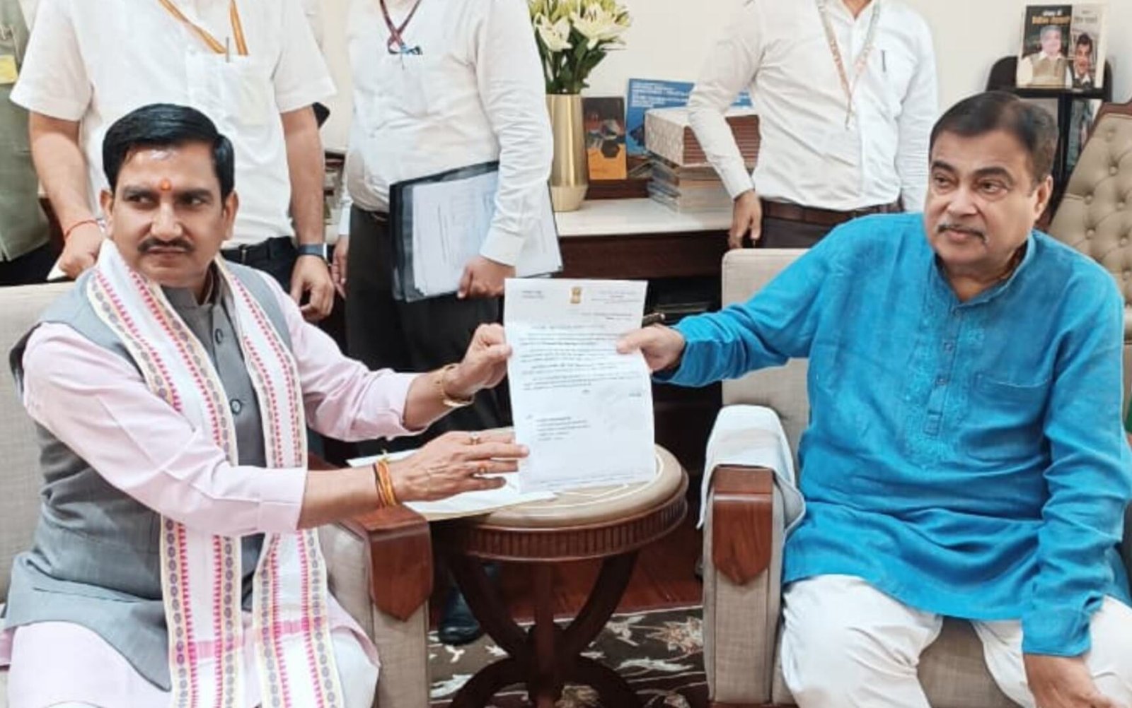 CG News: बिलासपुर को ट्रैफिक जाम से मिलेगी राहत: ₹827 करोड़ की 4-लेन रिंग रोड के लिए केंद्रीय मंत्री तोखन साहू ने नितिन गडकरी से की मुलाकात