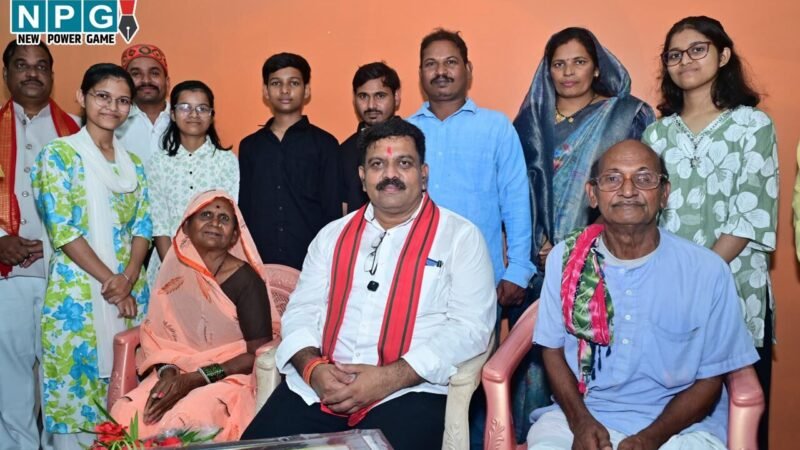 CG के इस जिले की तीन बहनों ने NEET में रचा इतिहास: एक साथ पास की परीक्षा, बिना कोचिंग के घर पर रहकर ऑनलाइन की पढ़ाई