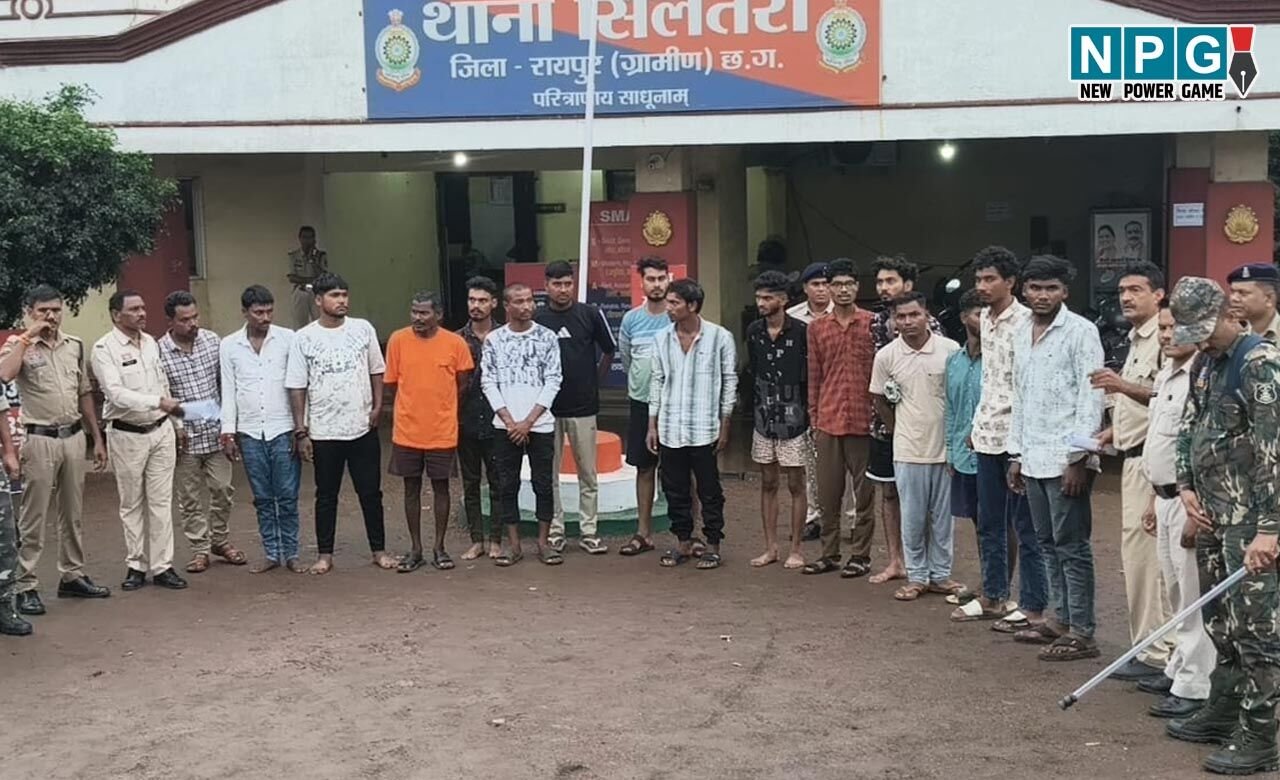 Raipur News: ग्रामीण पुलिस की देर रात गुंडा-बदमाशों के घर दबिश, मचा हड़कंप, 17 पर कार्रवाई, शराब जब्त