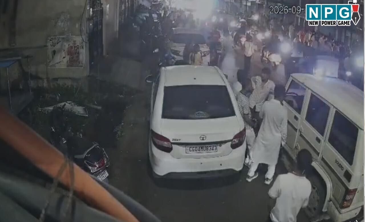 रायपुरः पुलिस की गाड़ी से चोरी, जवान संभाल रहे थे ट्रैफिक व्यवस्था, तभी चोरों ने खुलेआम पेट्रोलिंग वाहन से की चोरी