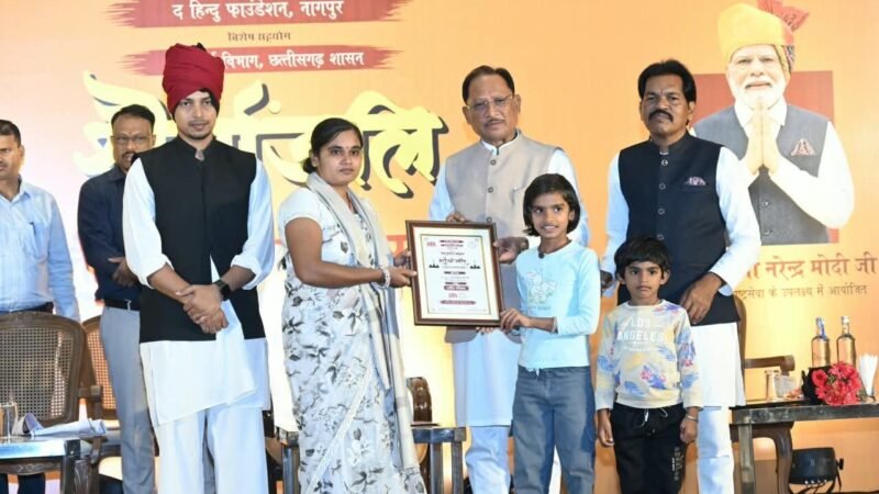 मुख्यमंत्री साय ने ‘शौर्यांजलि बस्तर के नायकों को समर्पित’ कार्यक्रम में अमर शहीदों को अर्पित की श्रद्धांजलि…